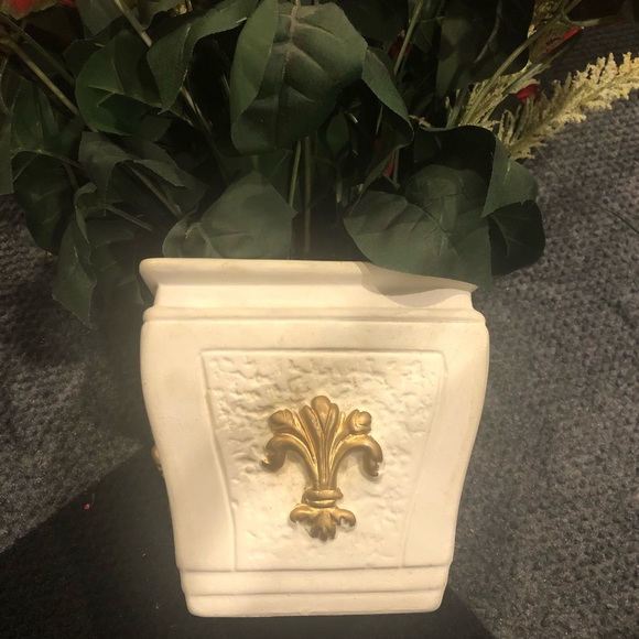 Faux Poinsettia Arrangement - Picture 3 of 4